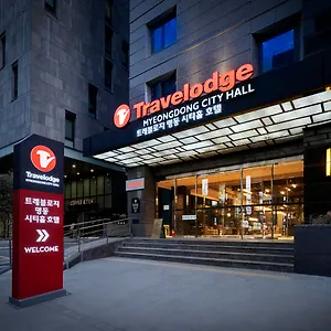Travelodge Myeongdong Hall מלון